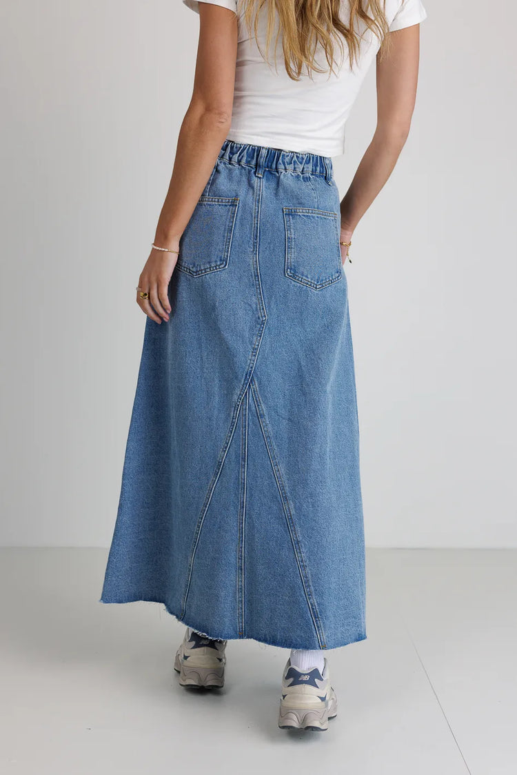 Two back pockets denim skirt