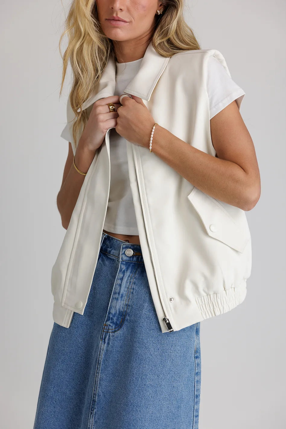 Vest in cream 