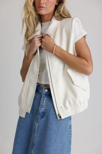 Vest in cream 