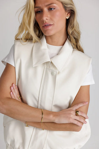 Front zipper vest in cream 