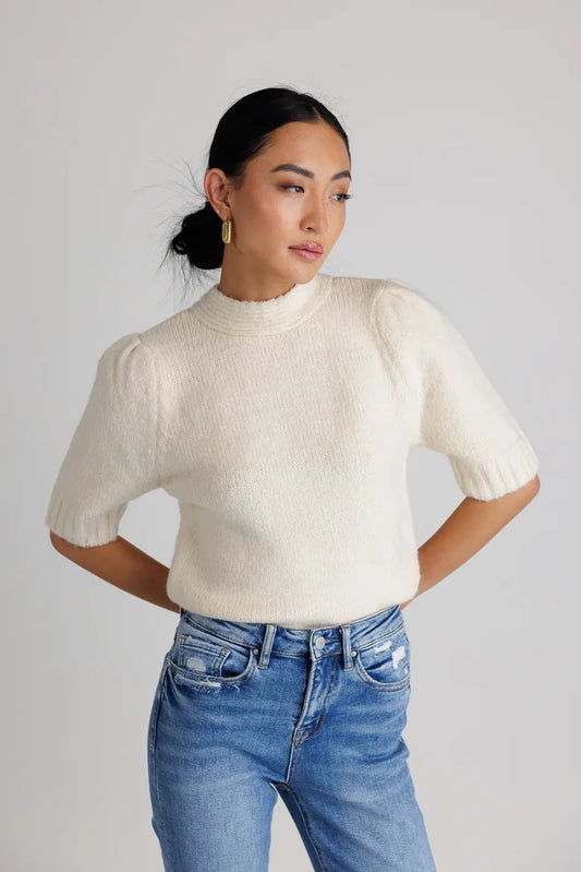 Short sleeves top sweater in cream 