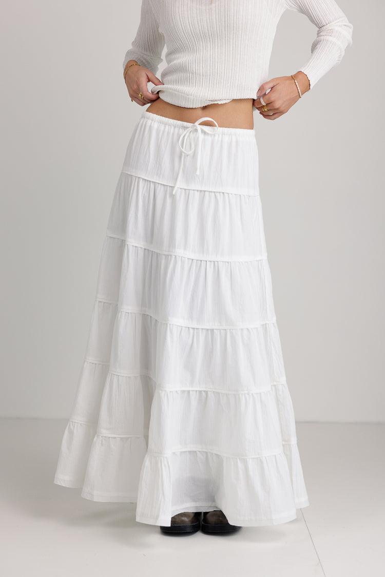 Elastic waist skirt in white 