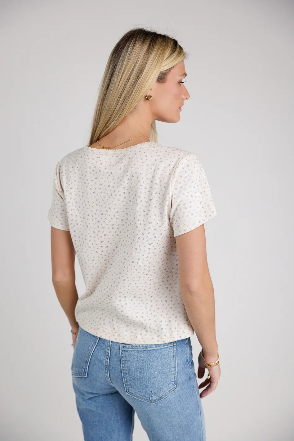 Short sleeves floral top in cream 