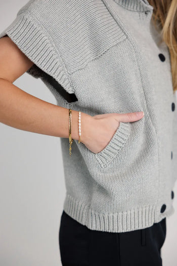 Two hand pockets sweater vest in grey 