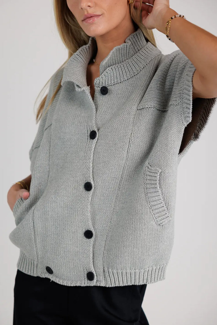 Sweater vest in grey 