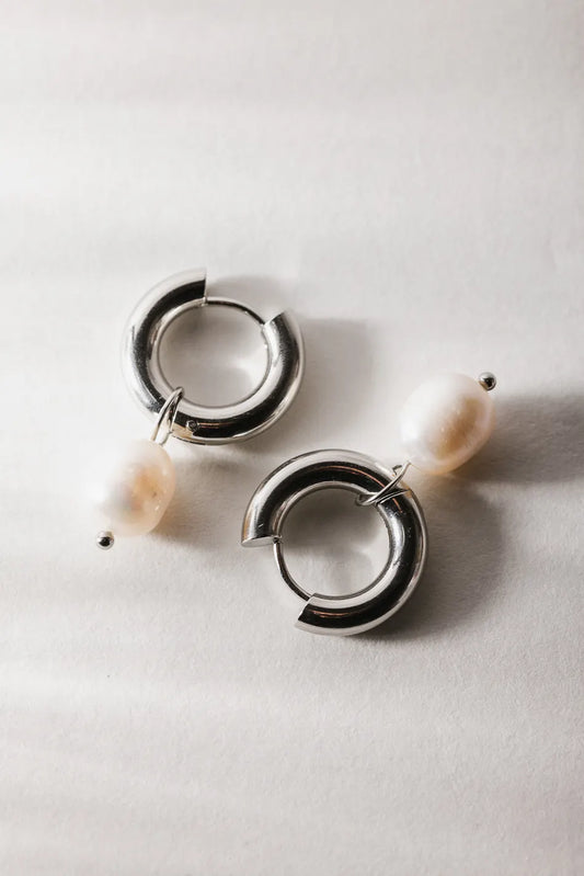 Silver earrings with a pearl 
