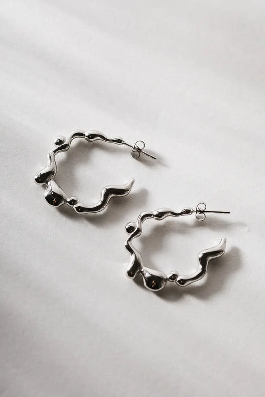 Wavy silver earrings 