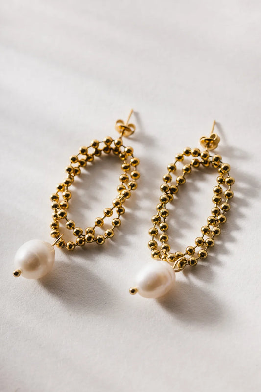 Earring with a pearl 