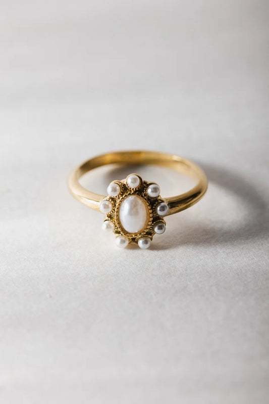 Pearl detailed ring