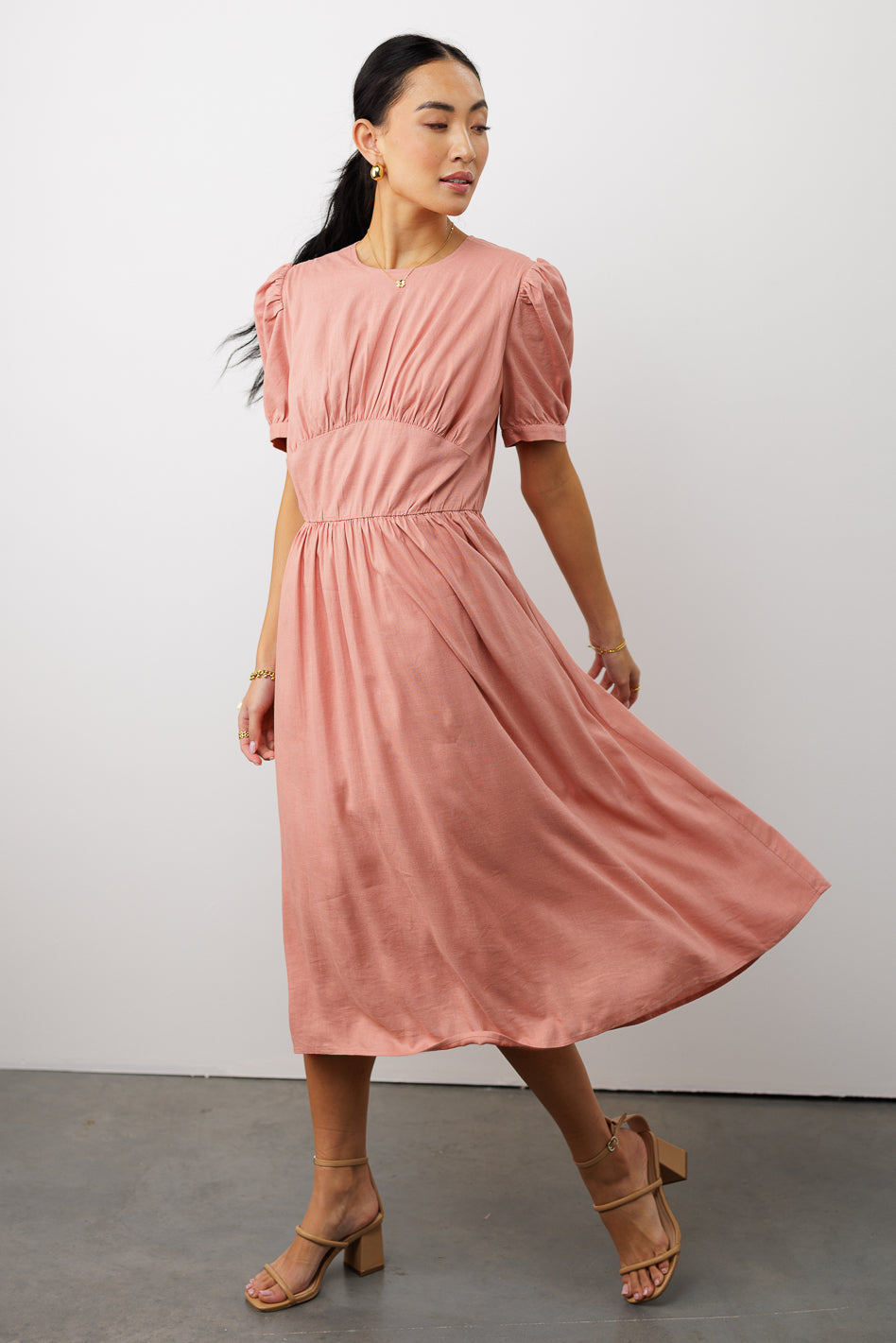Short sleeve midi dress with defined mid section