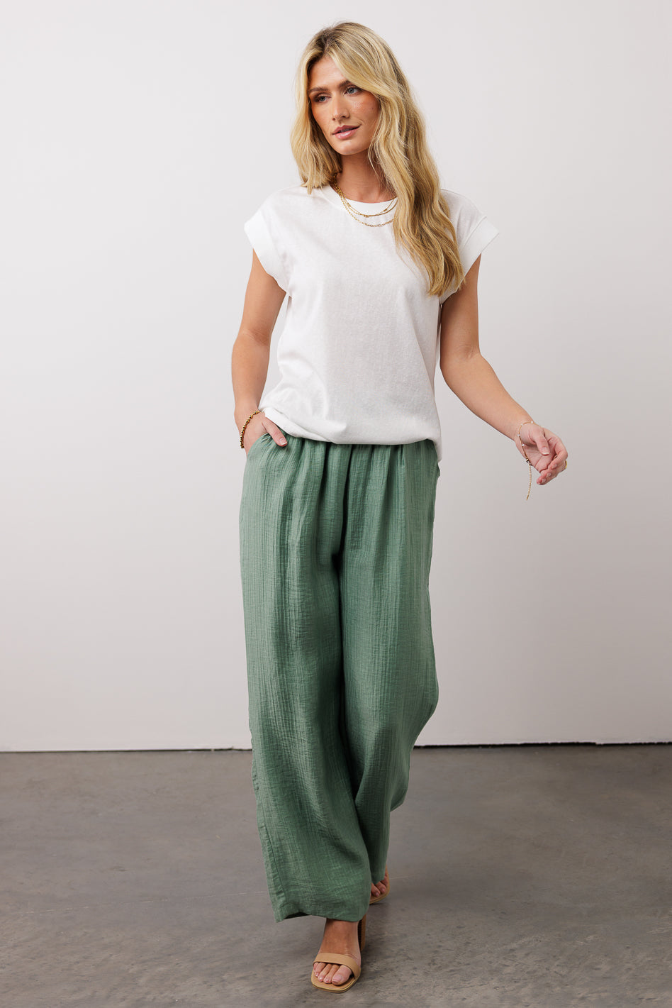Wide legs pants in sage 