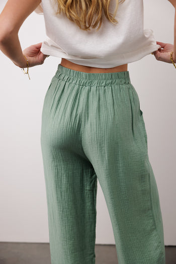 Woven pants in sage 