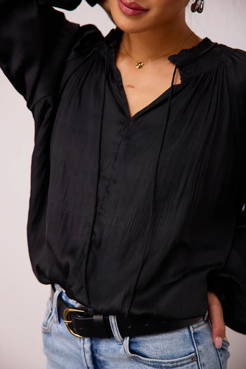 Adjustable ties pleated top in black 