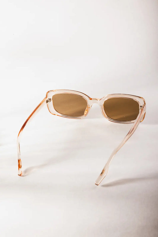 Oval style sunglasses 