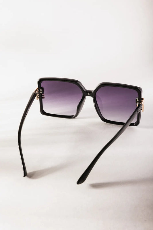 Square style sunglasses 