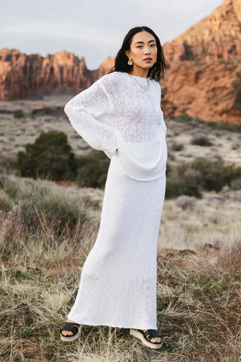 Elastic waist skirt in white 