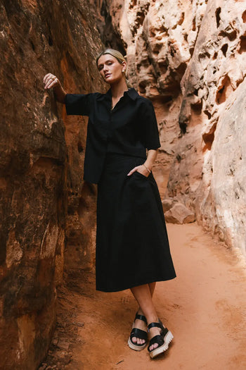 Two hand pockets skirt in black 