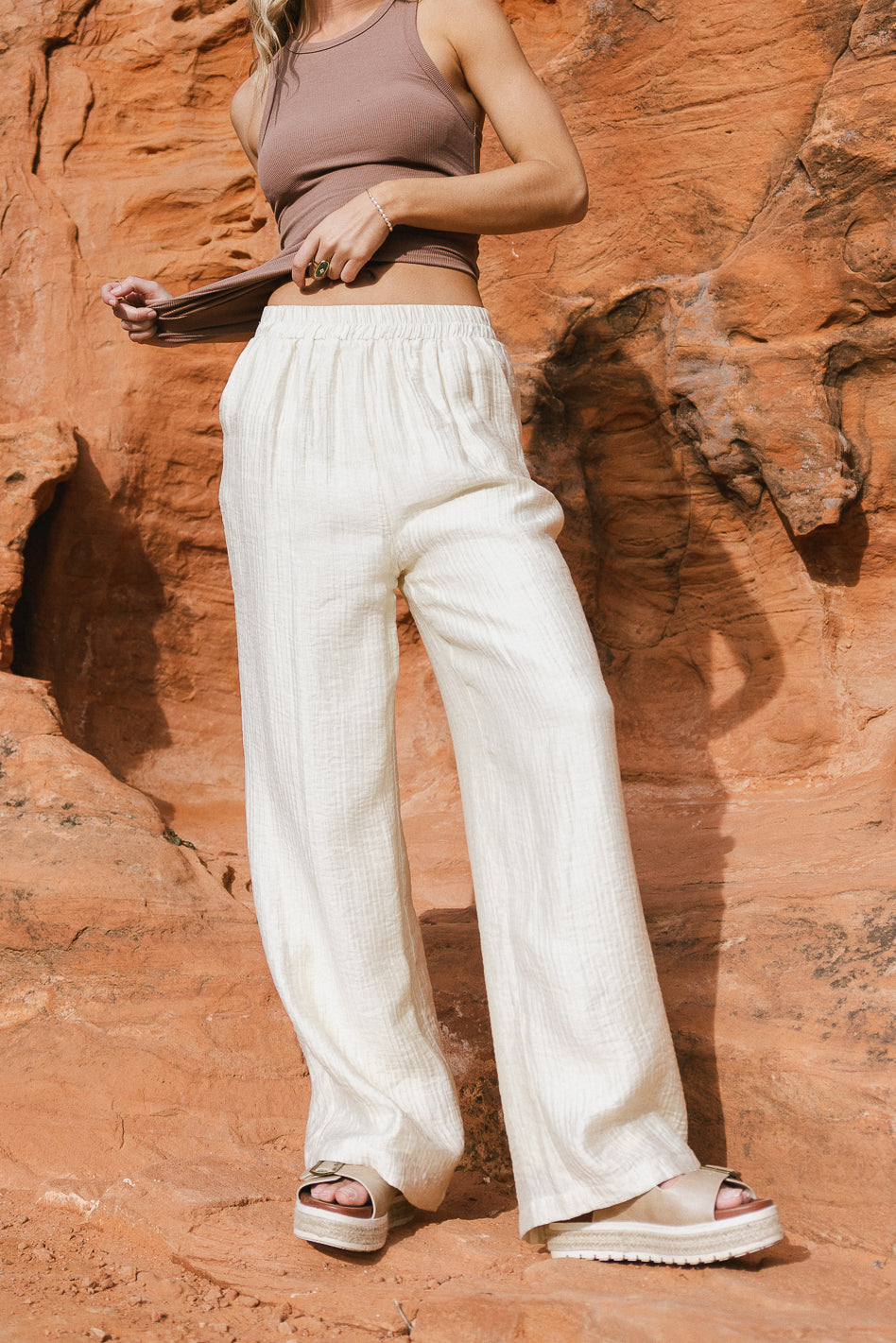 Elastic waist pants in cream