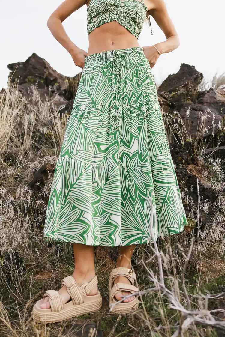 Elastic waist printed skirt in green 