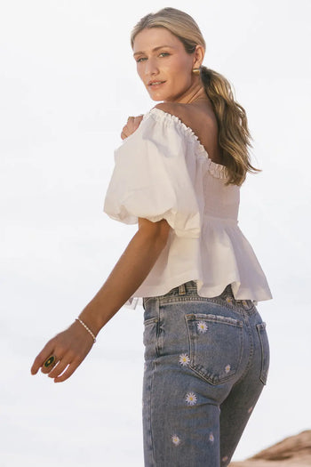 Puff sleeves top in white 