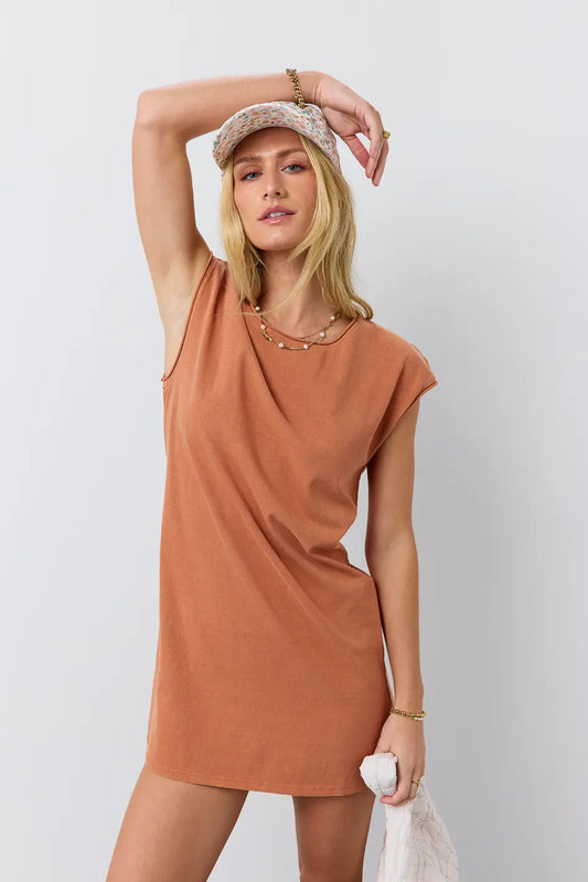 Round neck T-Shirt dress in clay 