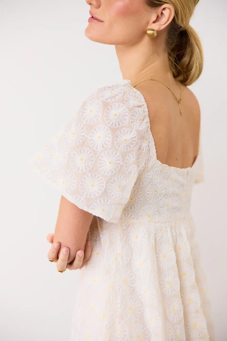 Short sleeves dress in cream 