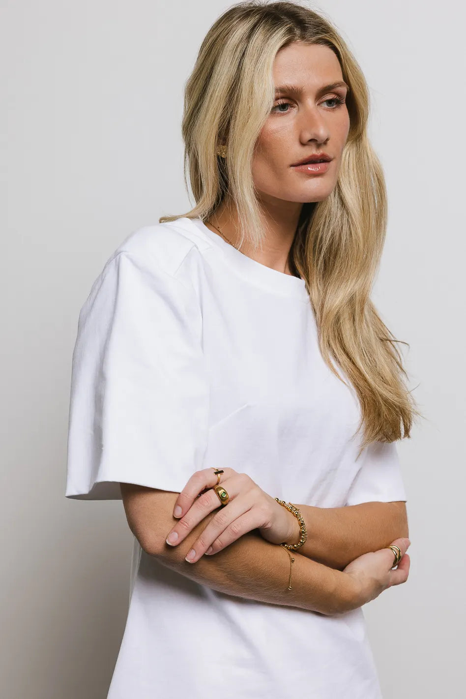 Short sleeves white top