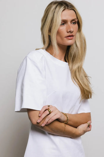 Short sleeves white top