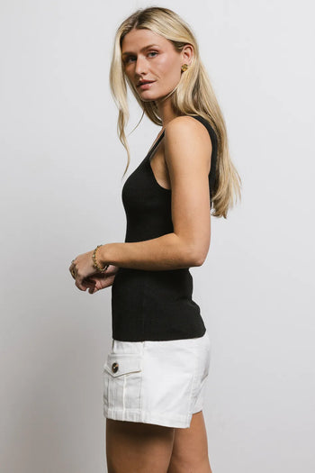 Sleeveless tank in black 