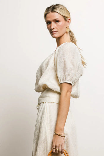 Woven blouse in cream 