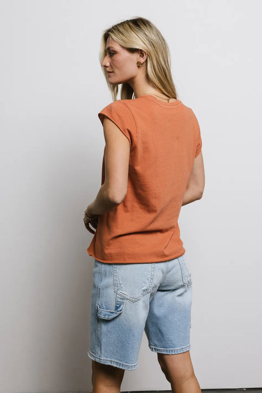Knit plain color shirt in clay 