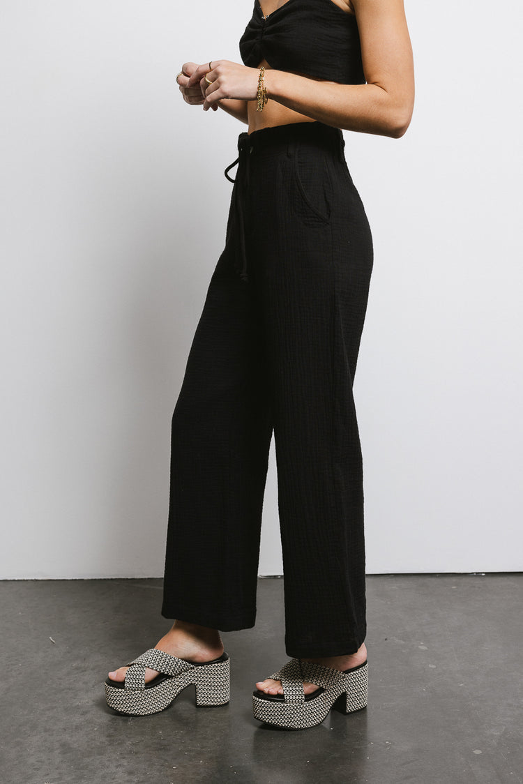 black trouser with pockets