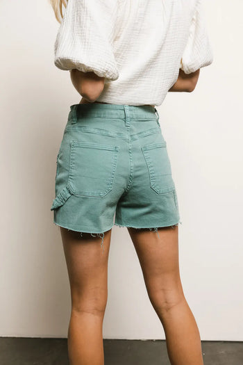 Two back pockets denim shorts 