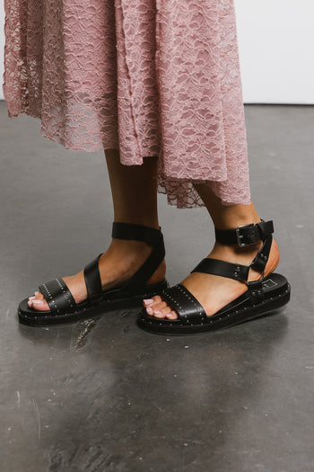 ankle strap sandals in black