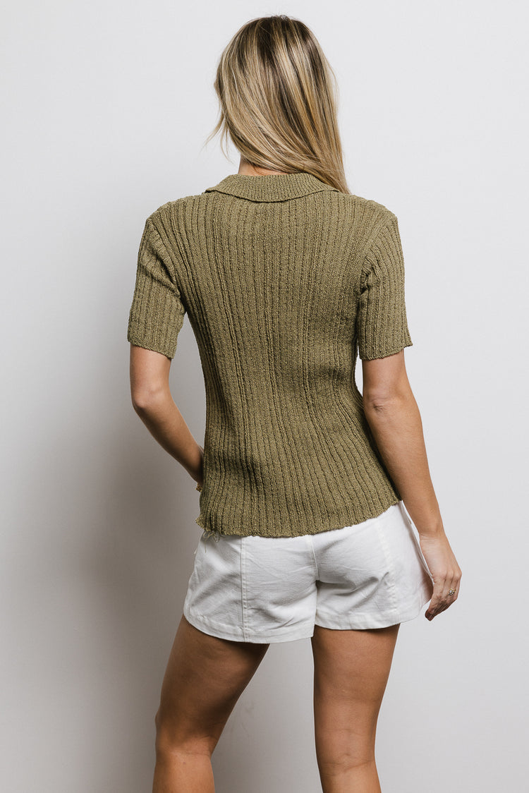 collared sweater with short sleeves in olive