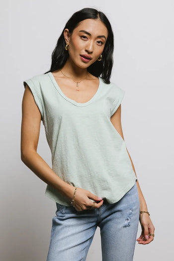 U-Neck tee in sage 
