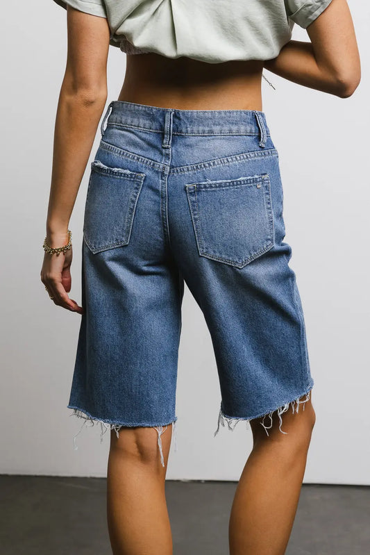 Two back pockets bermuda shorts in medium wash 