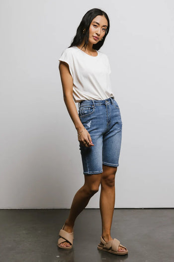 Plain color top in cream 