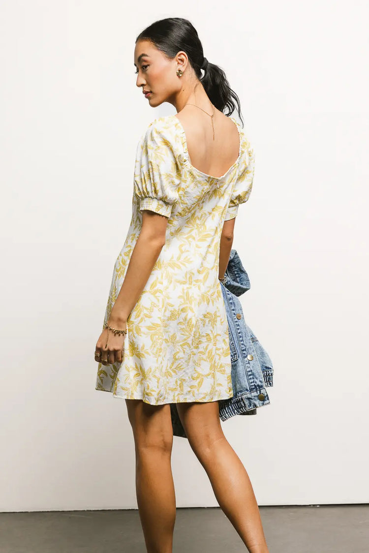 Square back neck dress in yellow 