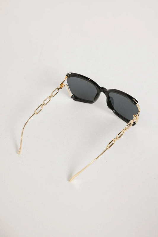 Square frame sunglasses in black 