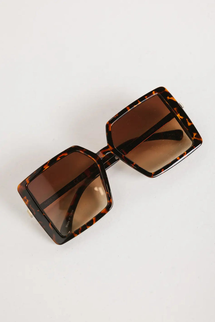 Square sunglasses in brown 