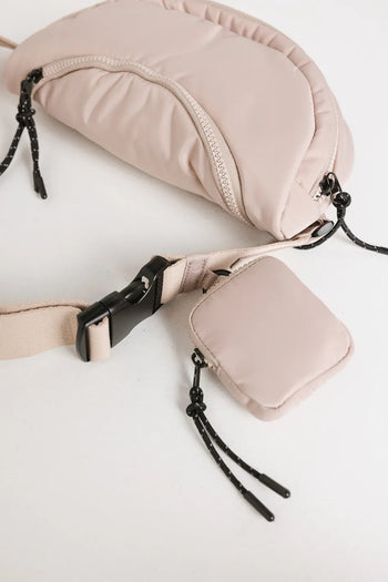 Crossbody in cream 