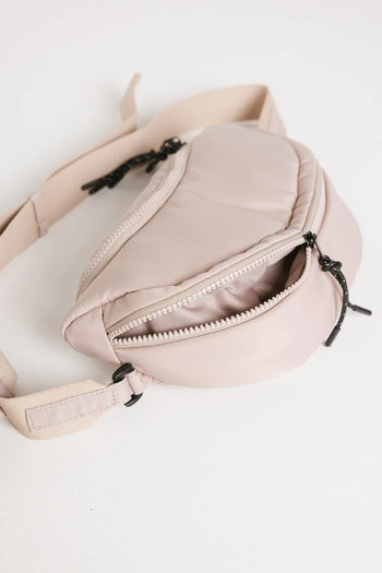 Zipper details crossbody in cream 