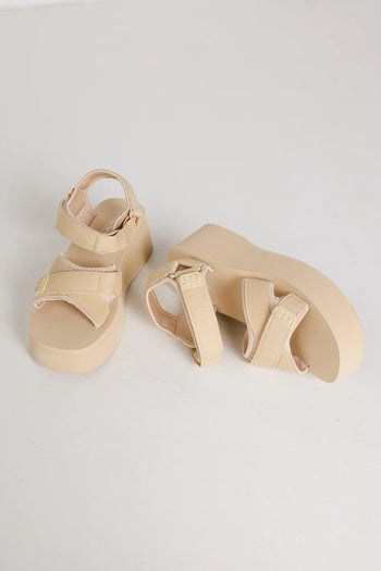 Sandals in beige 