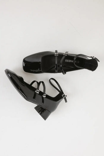 Two straps shoes in black 