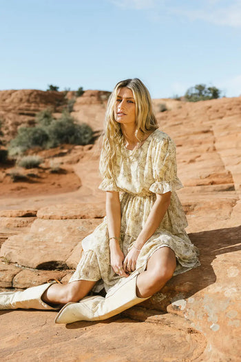 Round neck dress in yellow 