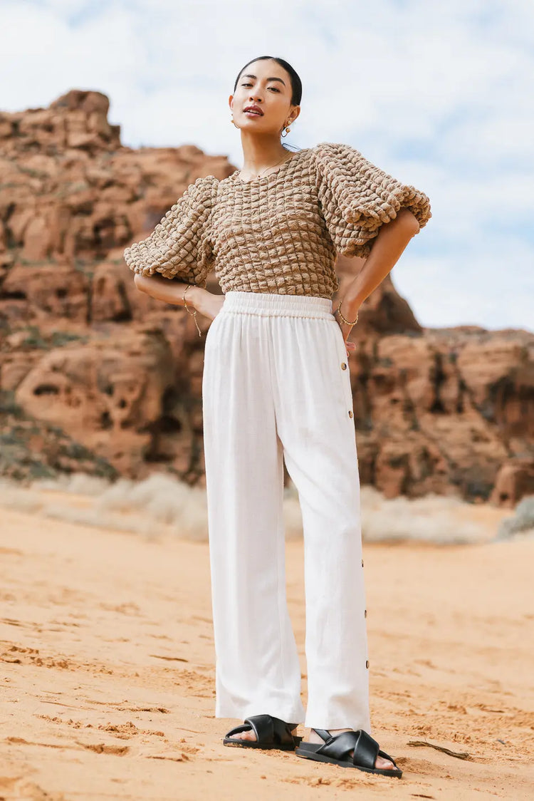 Elastic waist pants in white 