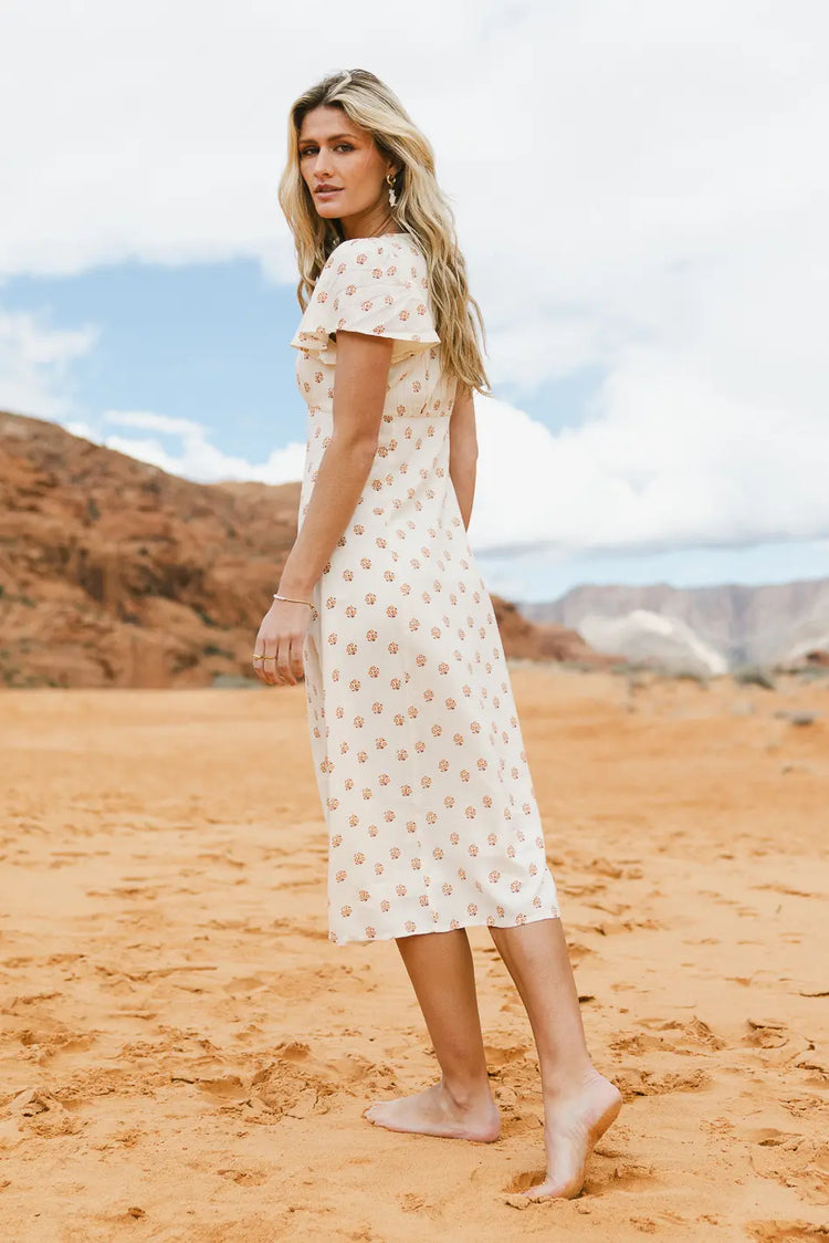 Short sleeves dress in cream 