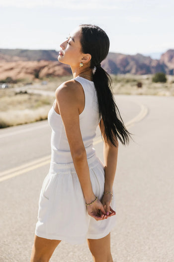 Short sleeves white tank 