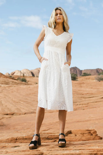 Two hand pockets dress in white 